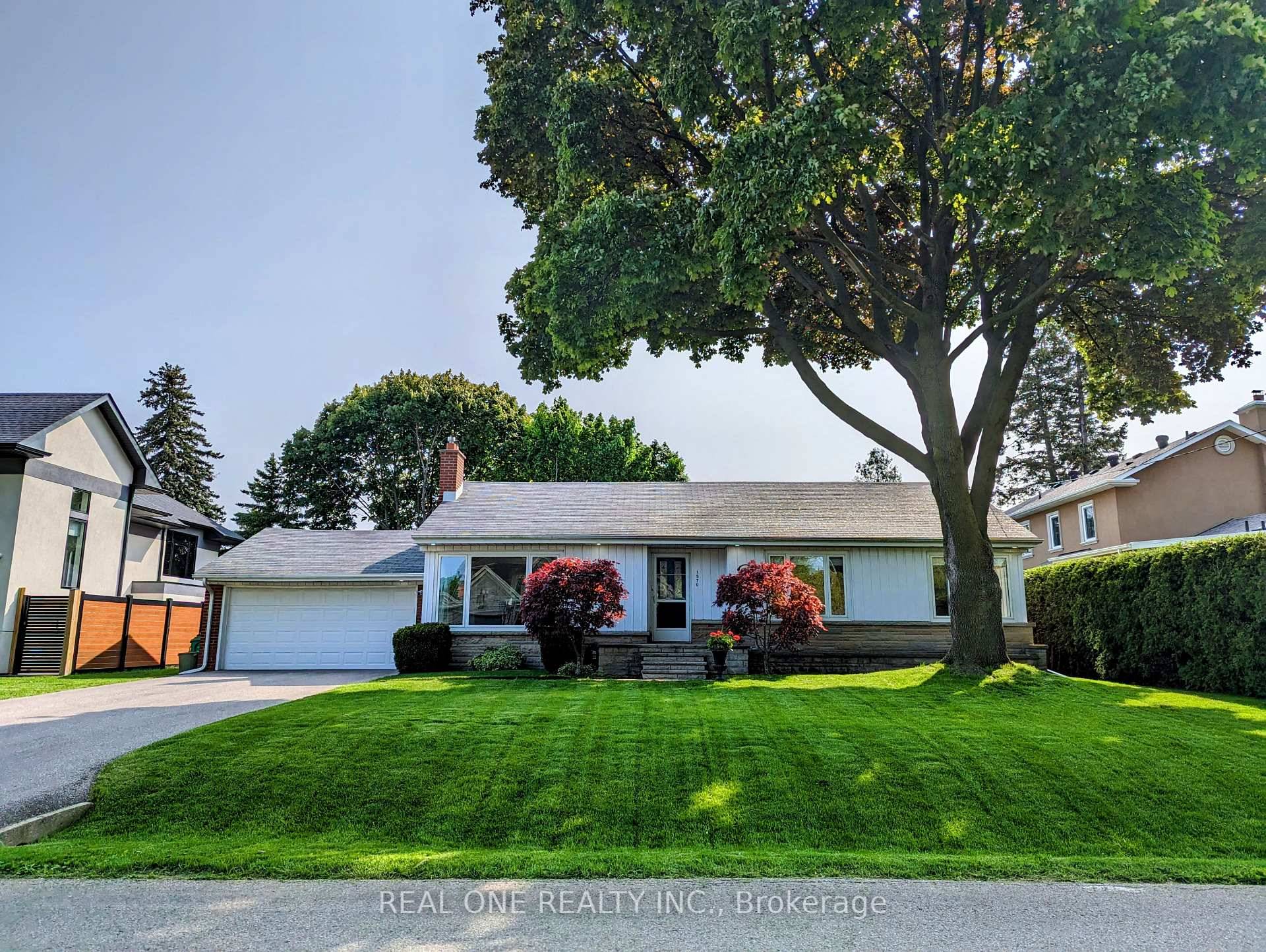 Discover your dream home in a tranquil, family oriented community of Mississauga !
