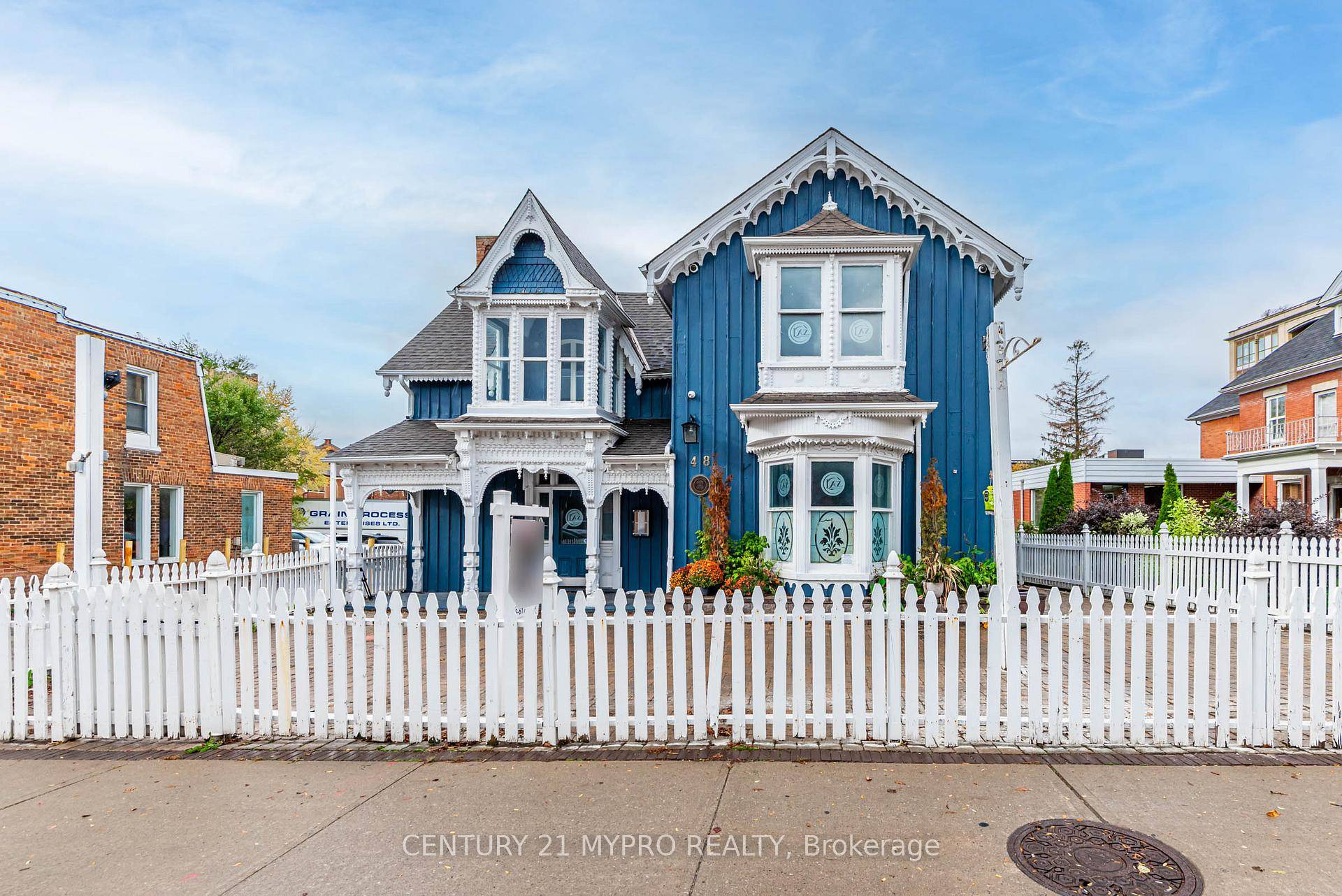 Great Location in the heart of Historical Markham Village !