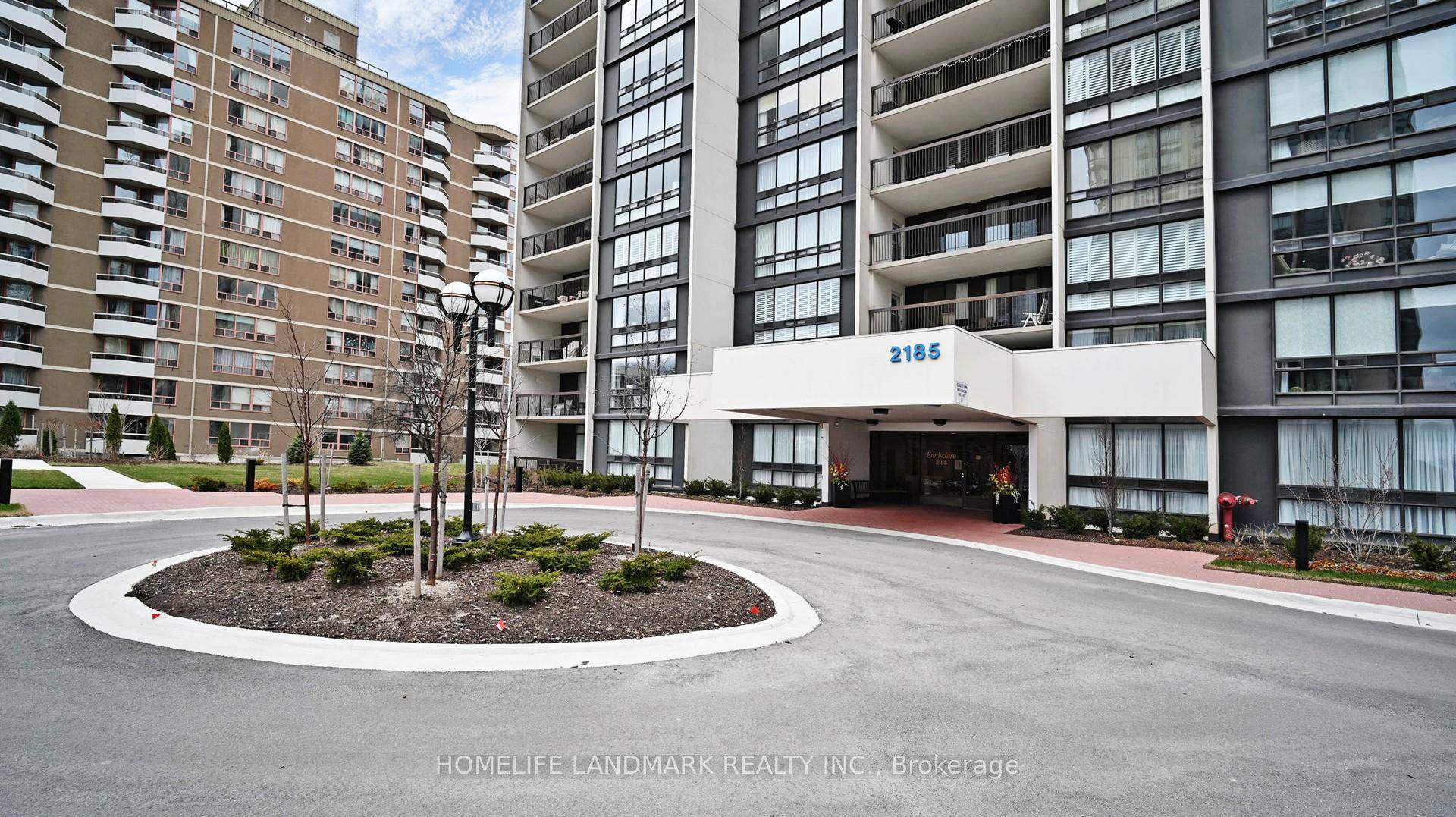 A Spacious and Luxury apartment located in a peaceful and convenient neighbourhood, a location of perfect combination of green land and water front.