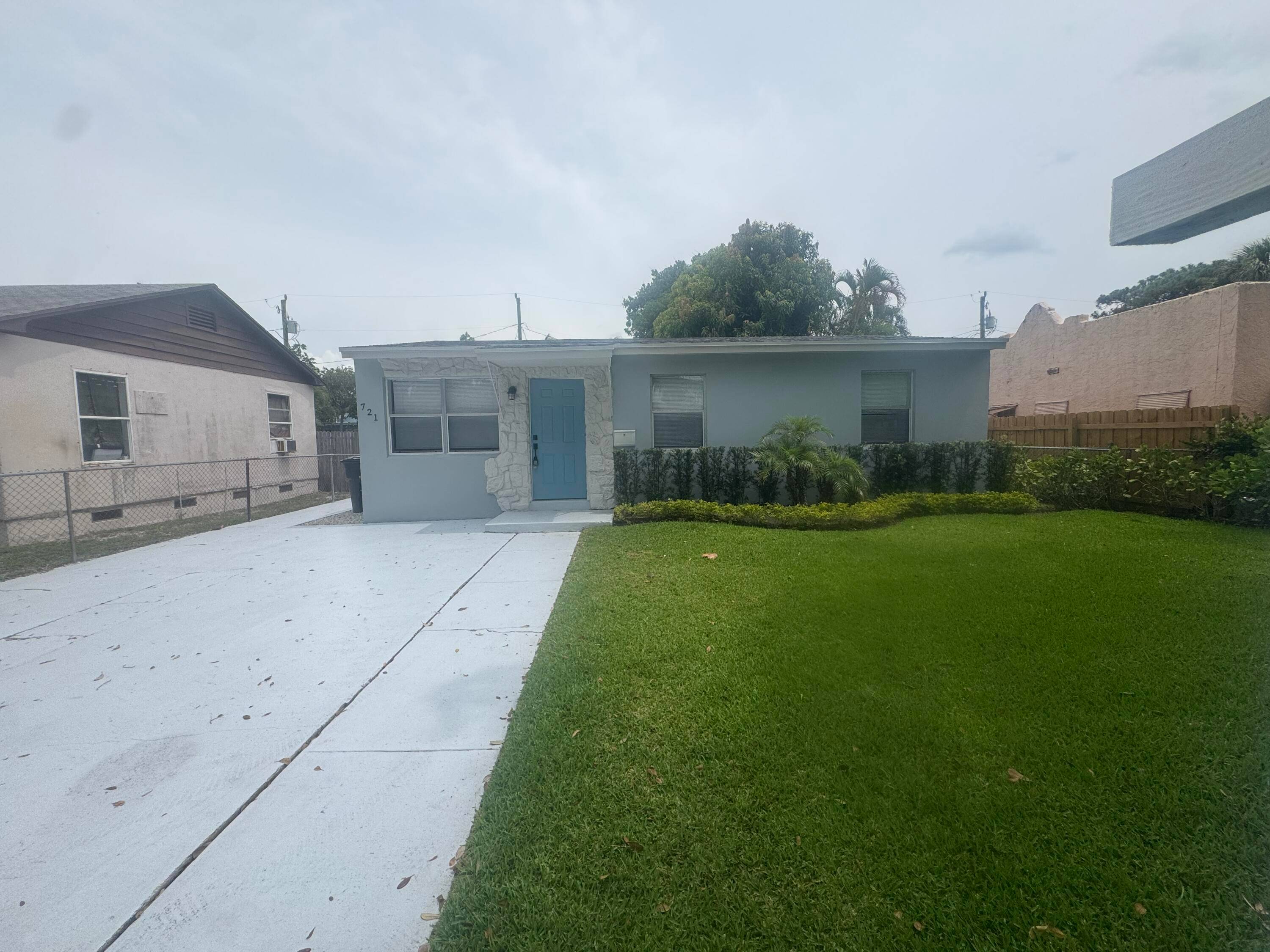 ! SELLER MOTIVATED ! offering to help with some closing costs.