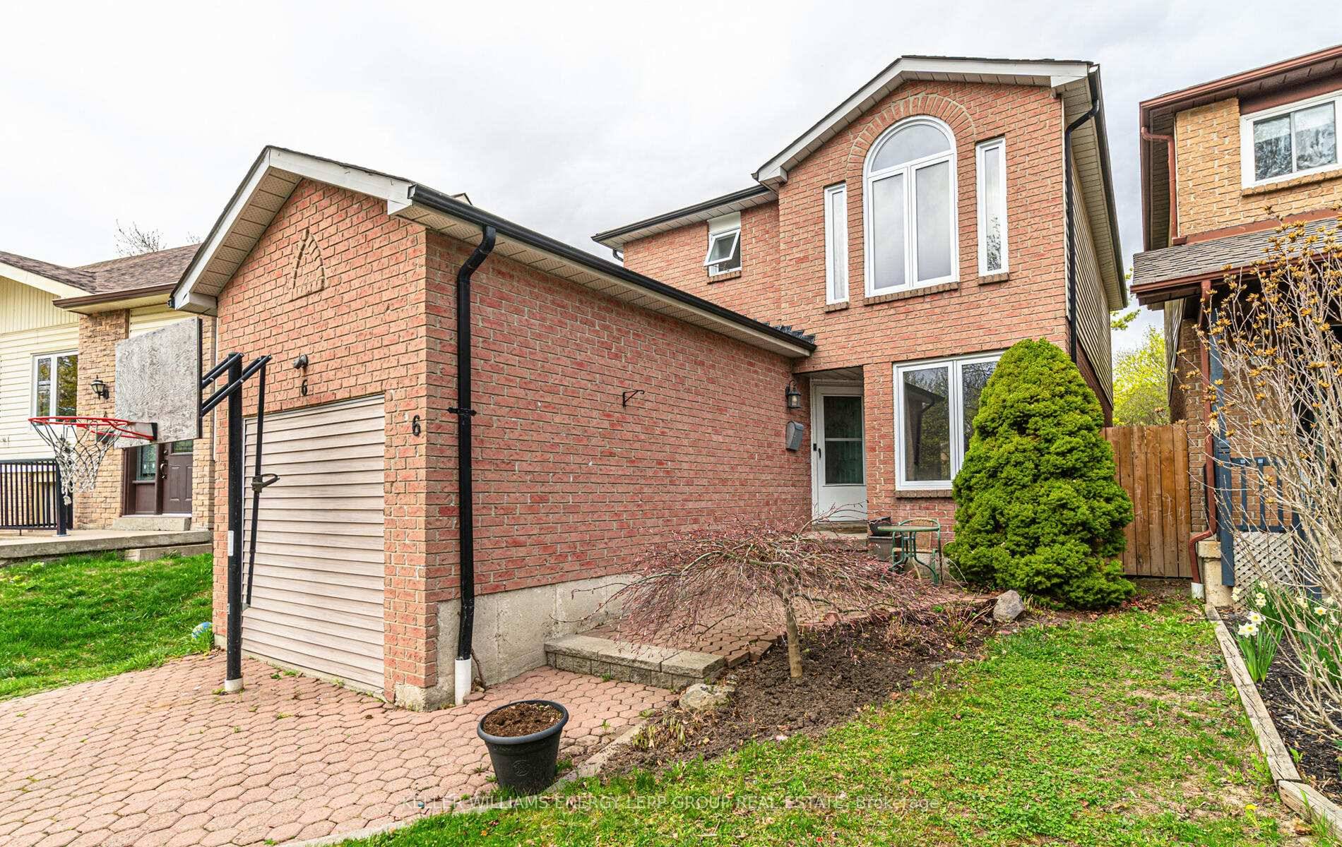 Charming 3 1 bed, 2 bath detached home in a family friendly Whitby neighbourhood.