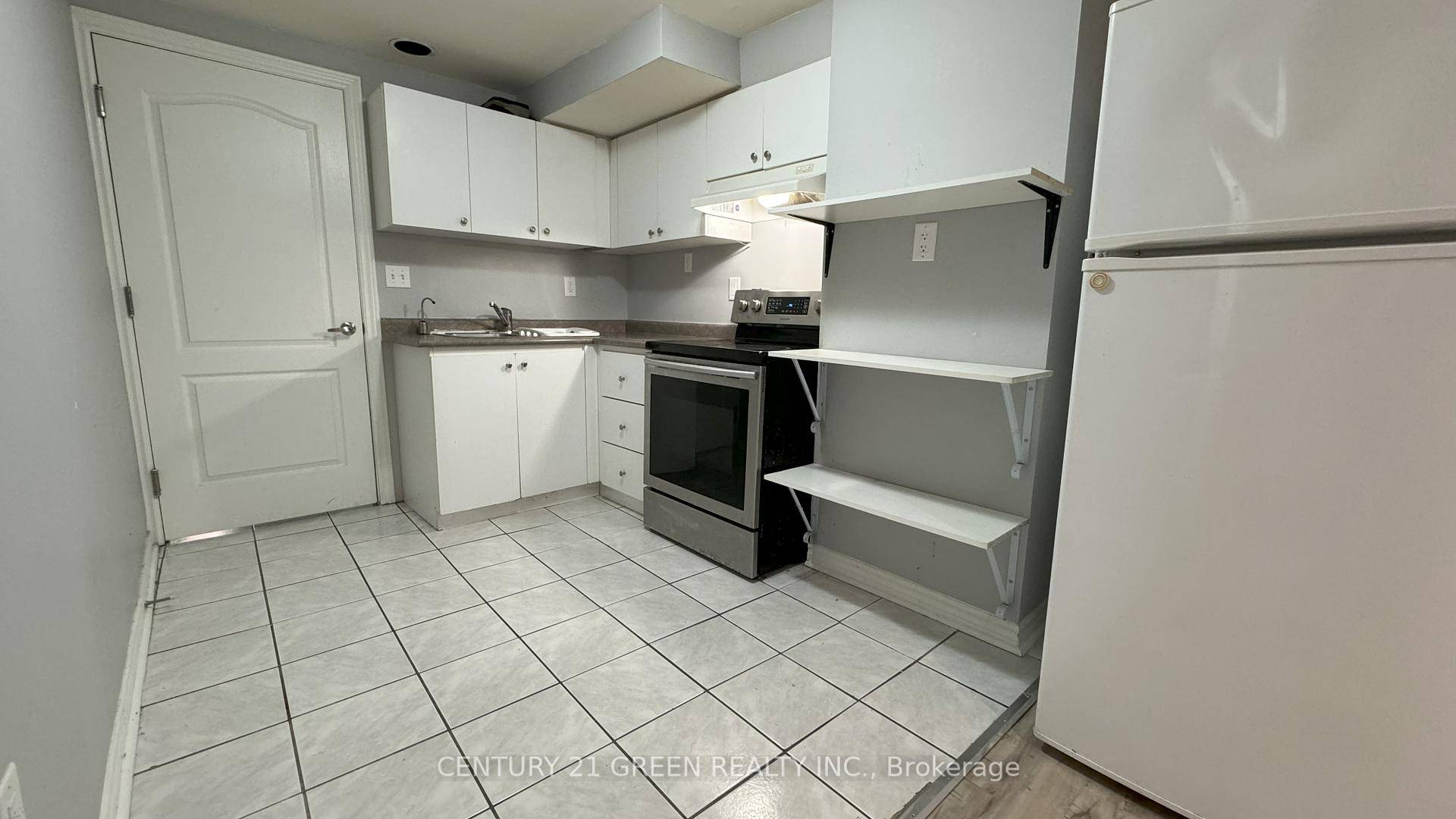 Bright legal 2 bedroom basement apartment in desirable Brampton neighborhood near Trinity mall.