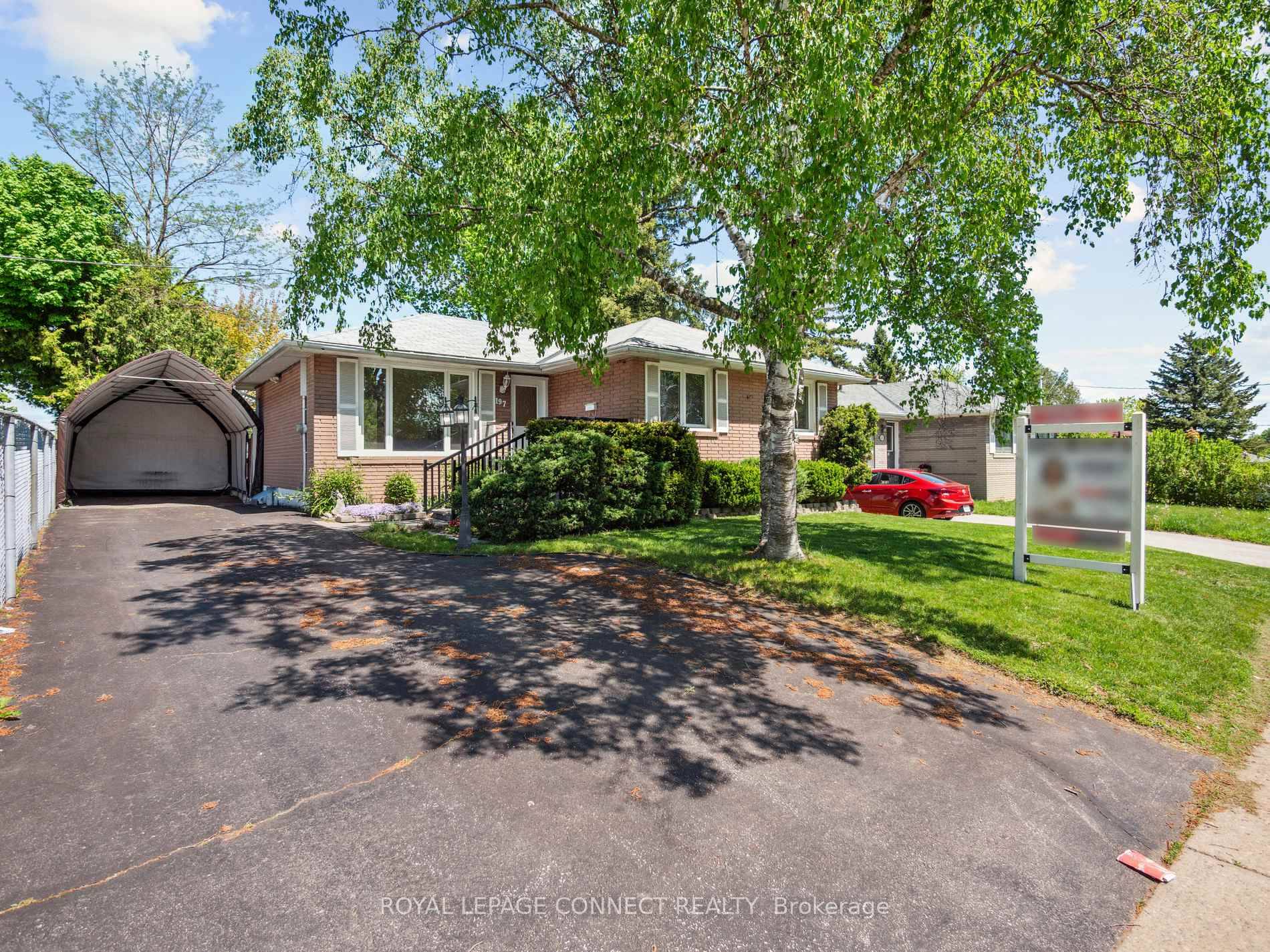 Welcome to 197 Cherrywood Drive, a charming and beautifully maintained raised brick bungalow nestled in one of Newmarket's most convenient neighbourhoods.