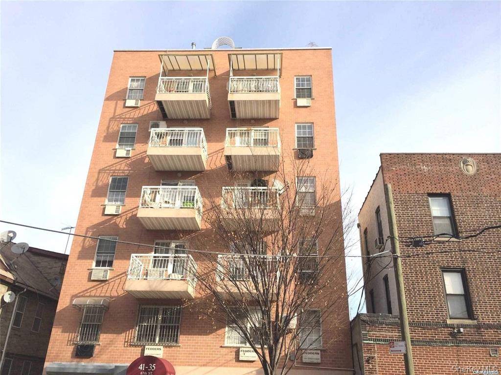 Excellent location, minutes to the 7 train on Woodside Ave Roosevelt Ave.