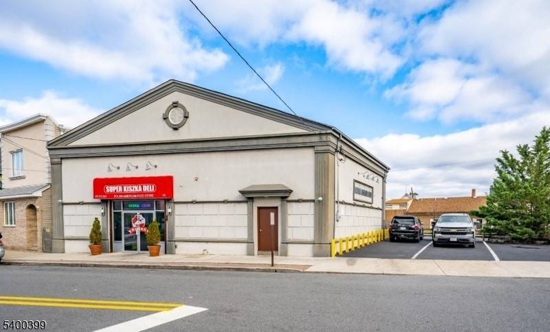 Well maintained establishment in a corner lot.