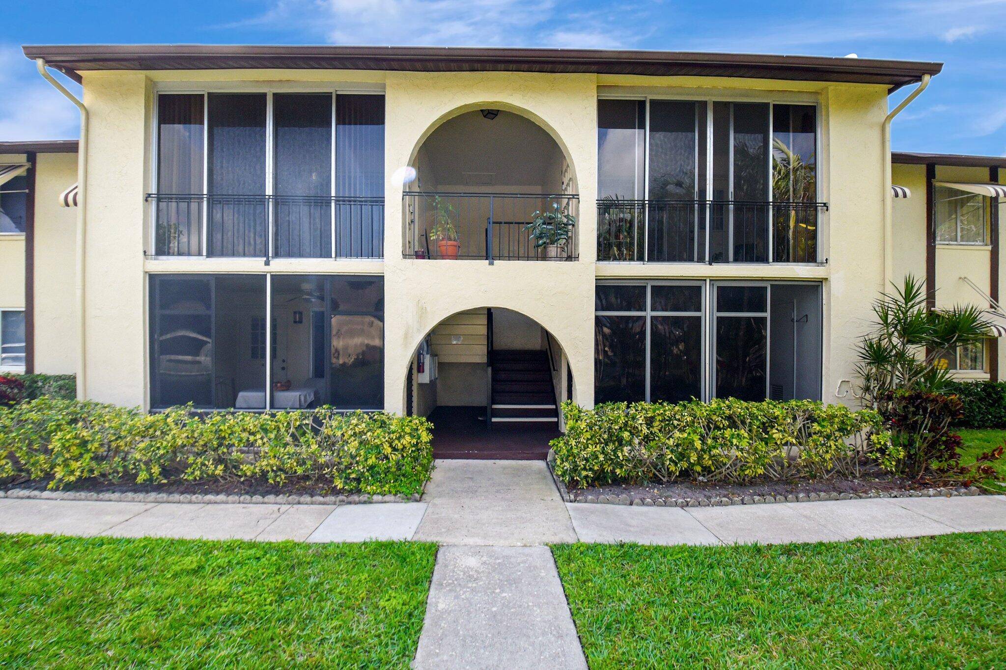 Welcome to this bright and spacious 2 bedroom, 1.