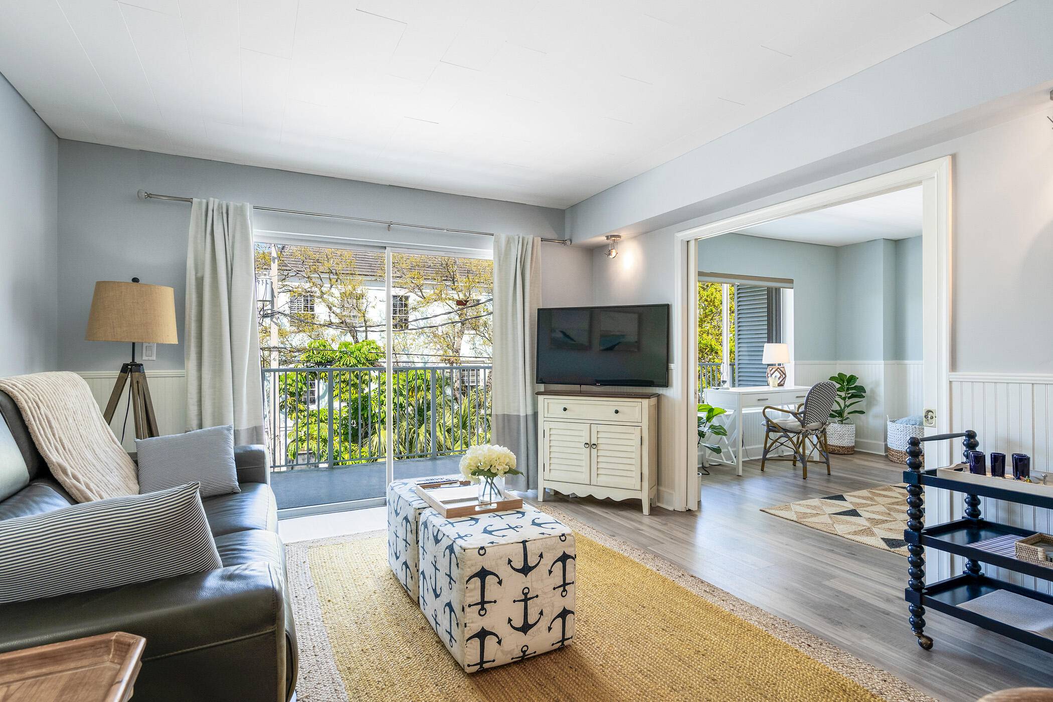 Beautifully renovated TOP floor condo just two blocks from Ocean Dr.