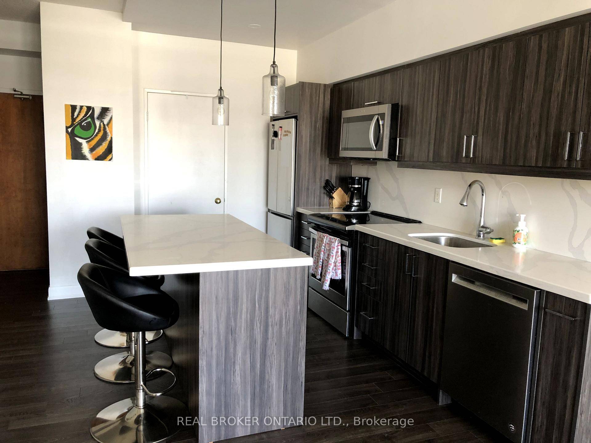Completely renovated 1 1 condo right in Distillery District !