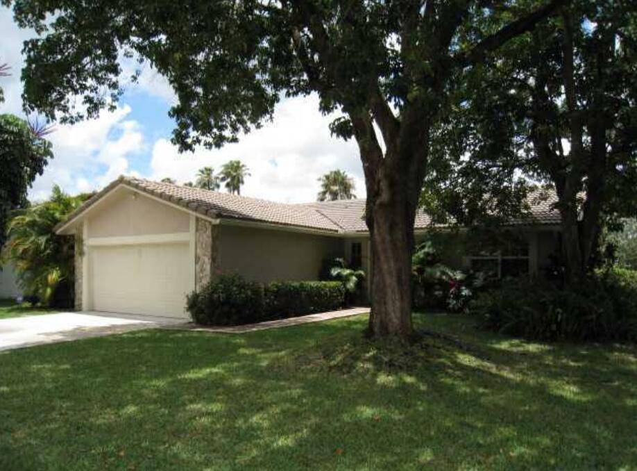 Wonderful Single family home in the heart of Coral Springs !