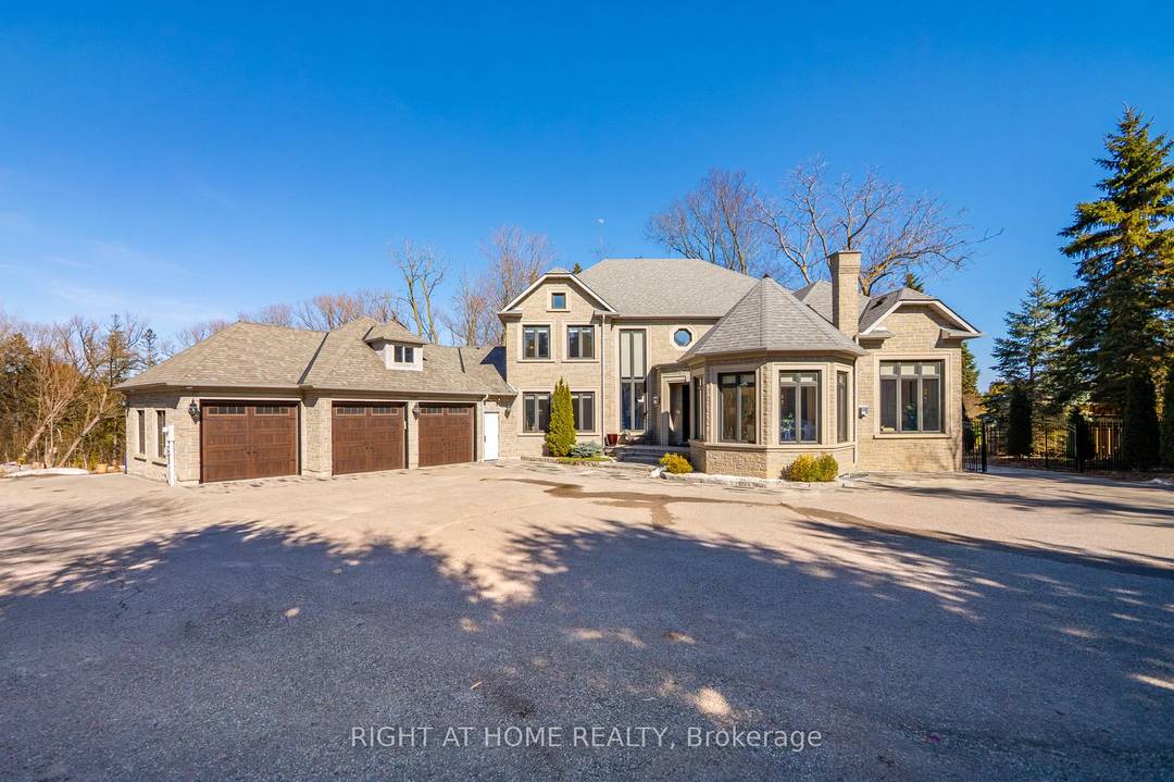 This is one of the rarest offerings in the heart of Aurora, featuring an expansive 2.