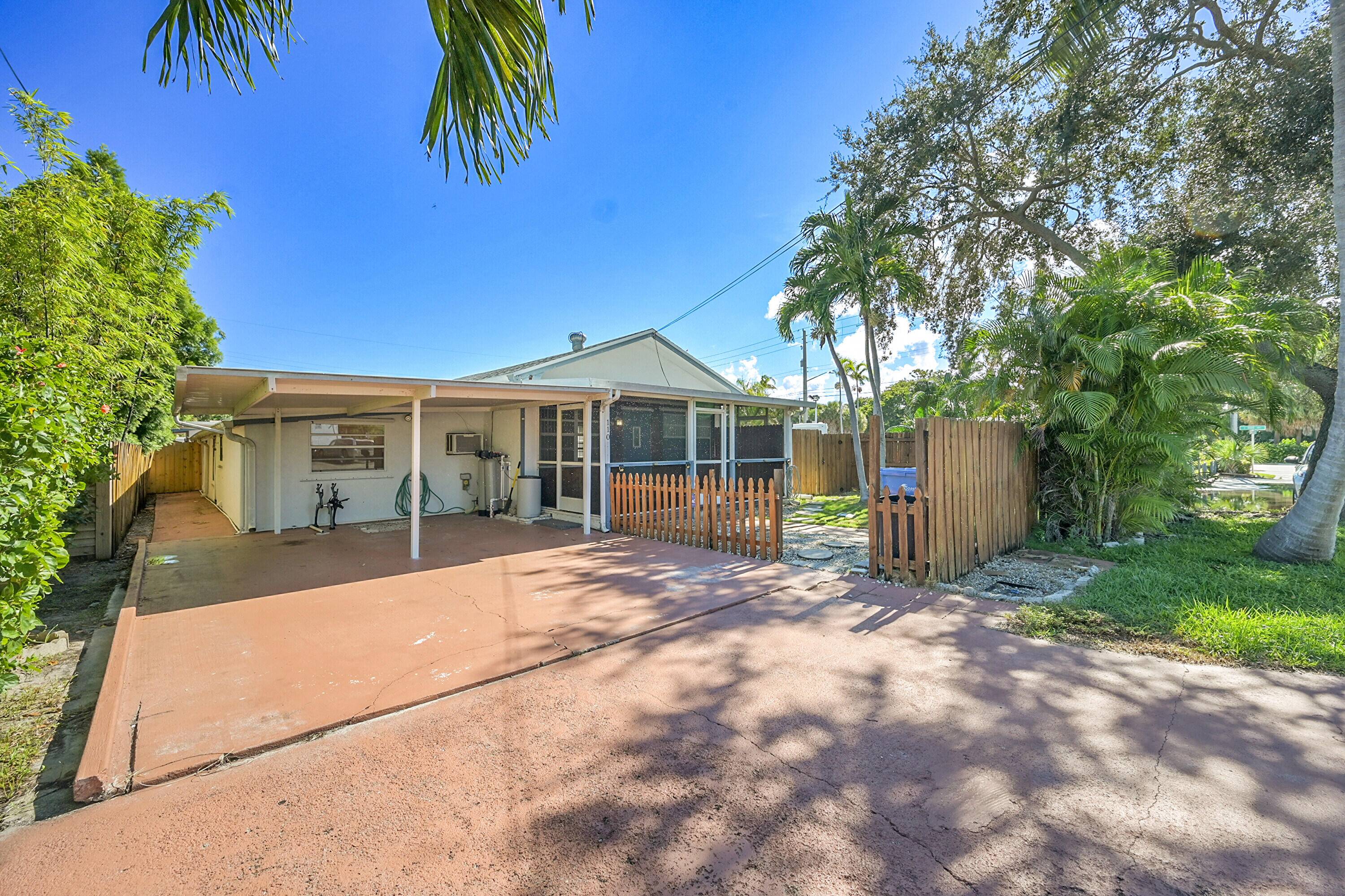 Just steps from the Intracoastal and the iconic Old Key Lime House, this beautiful 4BR, 2BA home captures the essence of coastal living.