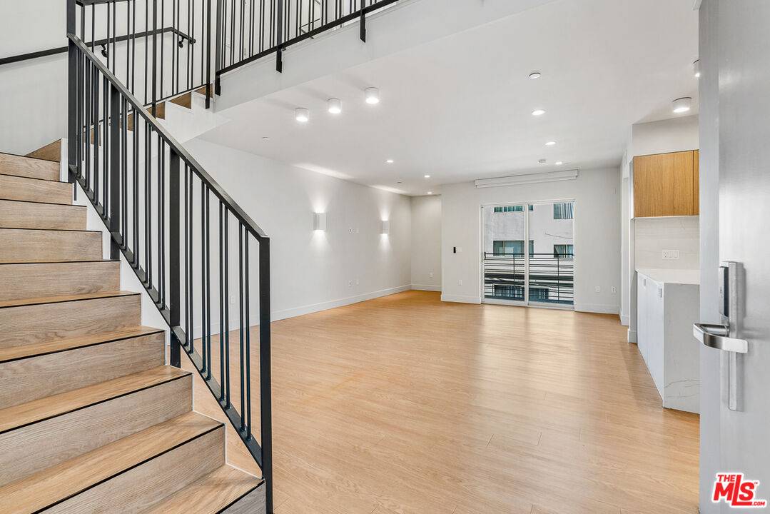 11837 Mayfield Ave 3BR Brentwood La