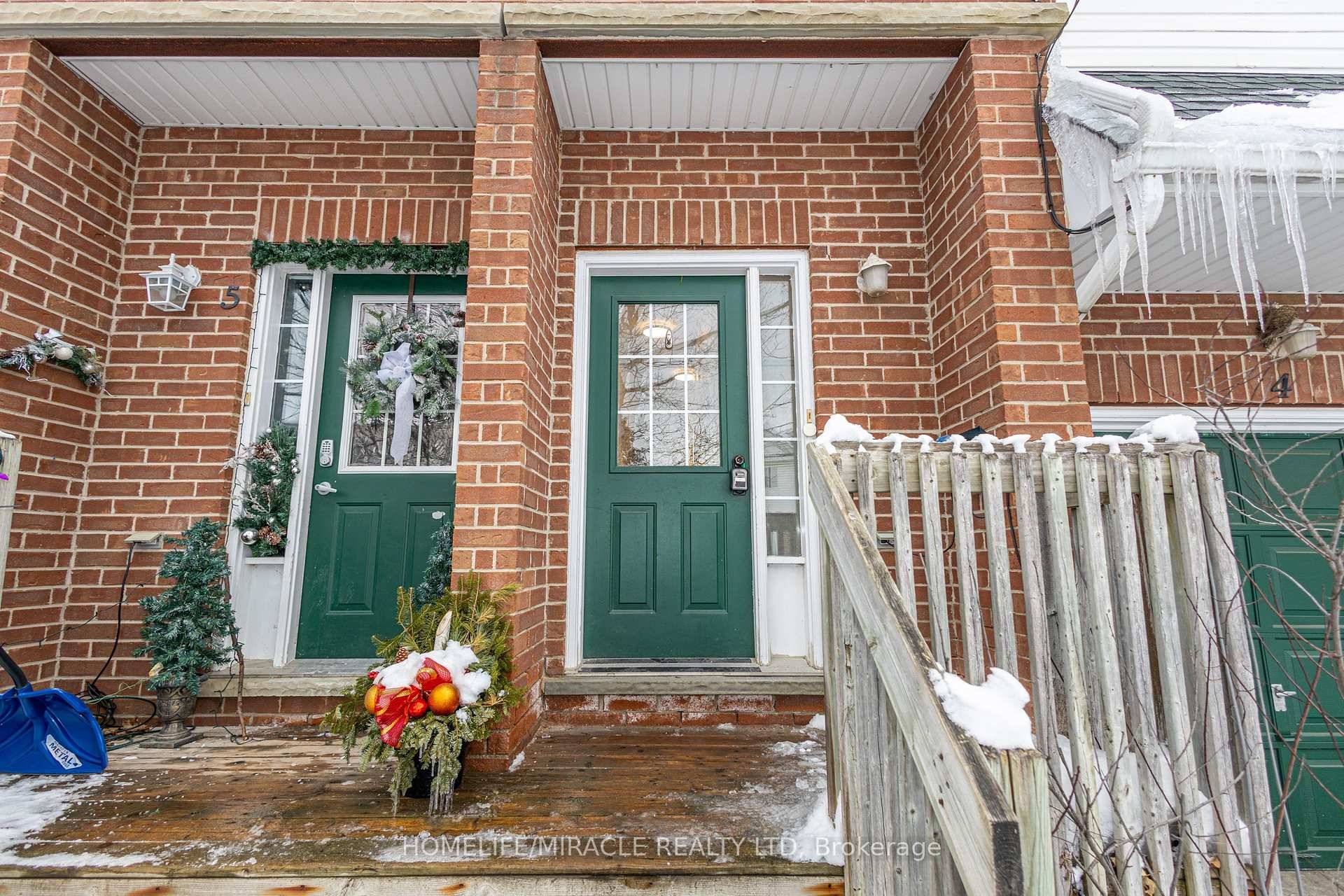Welcome to your low maintenance, move in ready townhome at 42 Green Valley Drive, nestled in the picturesque Pioneer Park neighborhood and backing onto serene parkland.