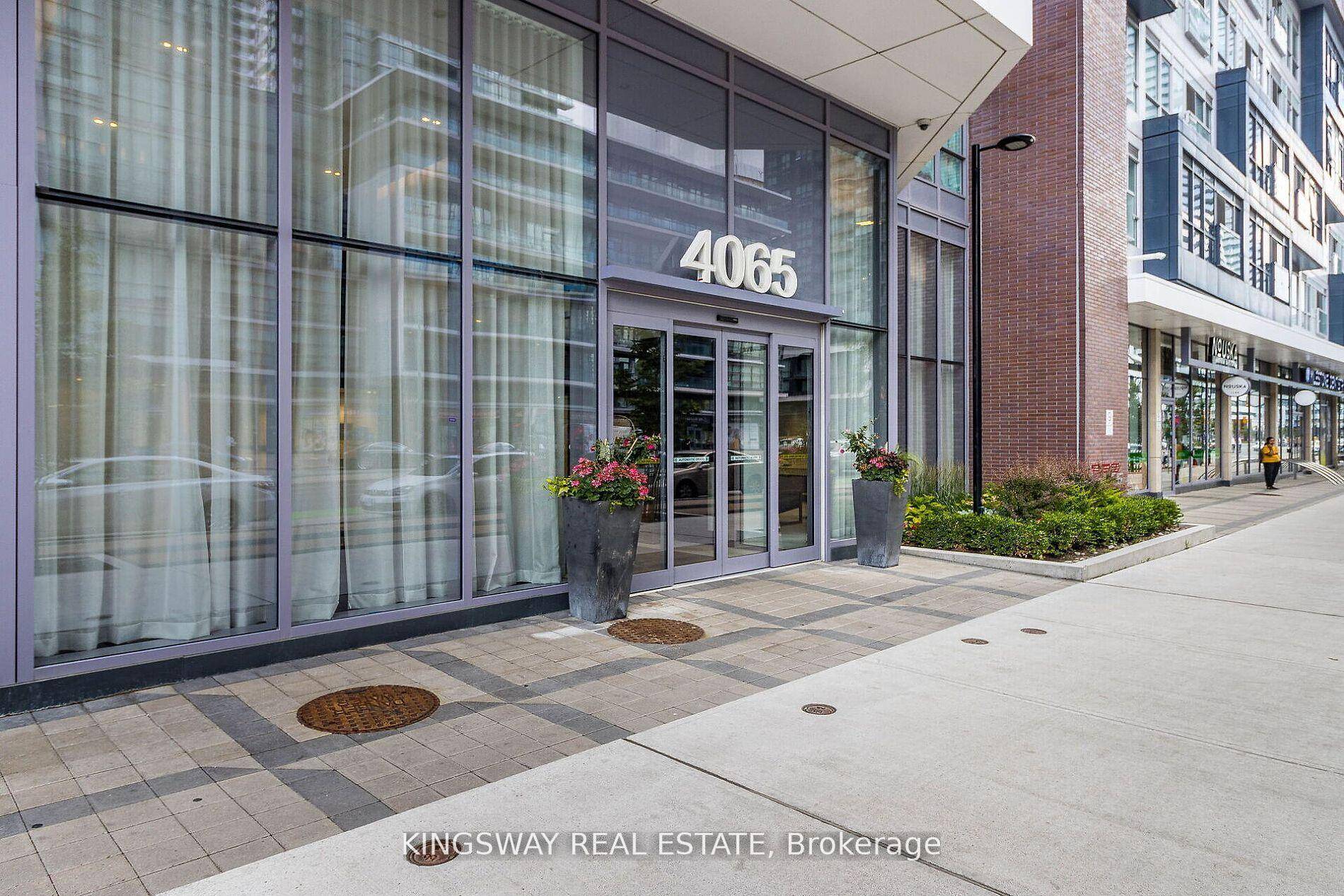This high rise corner unit in Mississauga offers 2 bedrooms, 2 full washrooms, and 2 balconies.