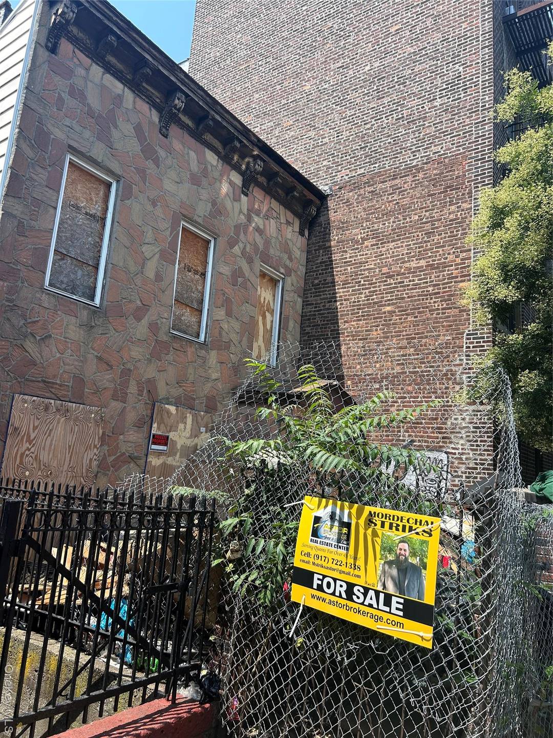 This 20x100 building has Approved plans for 4 Story 12 Units.