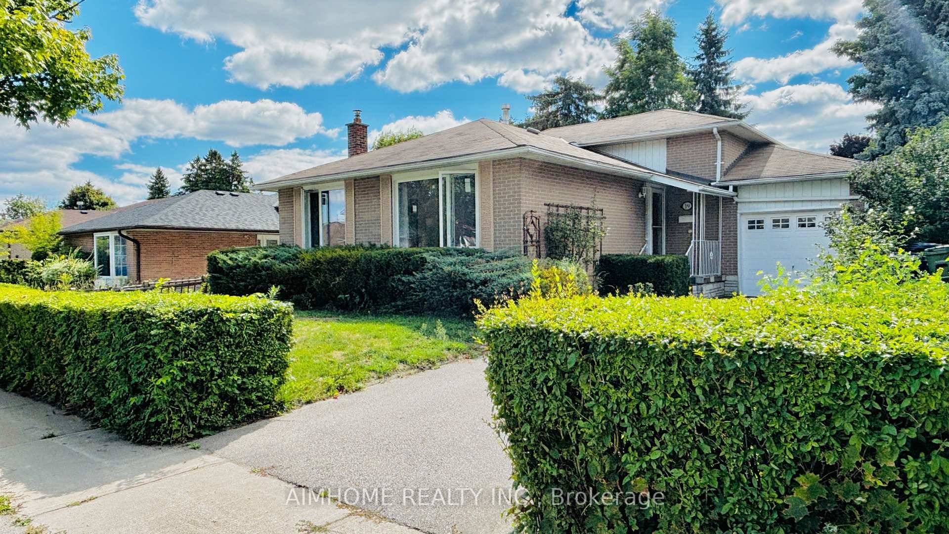 Stunning 4 Bedroom Backsplit 3 with a large regular lot !