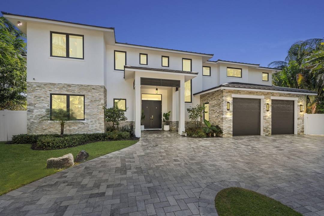 Contemporary Coastal Living in Boca Raton.