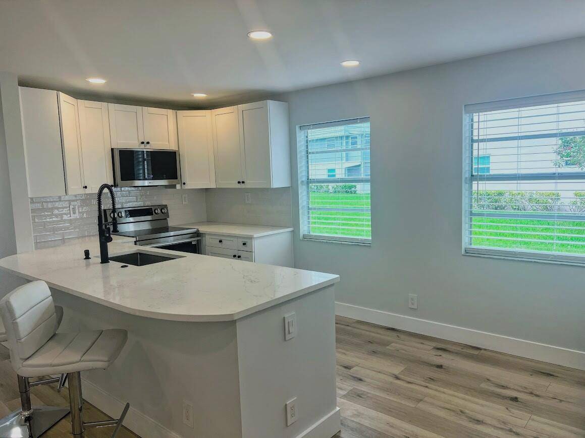 Welcome ! to 779 Flanders Q Enjoy an exquisite, modern,, and maintenance free lifestyle.