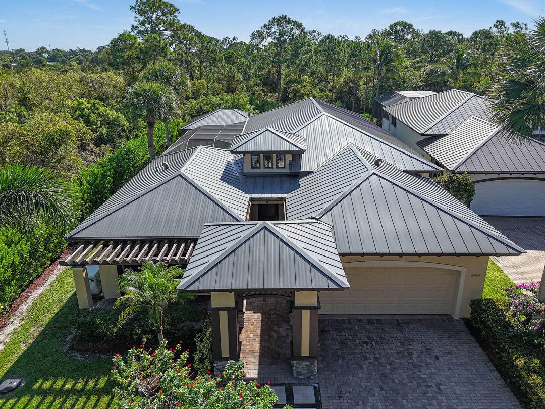 Welcome to the prestigious Medalist Golf Community, where luxury meets nature !