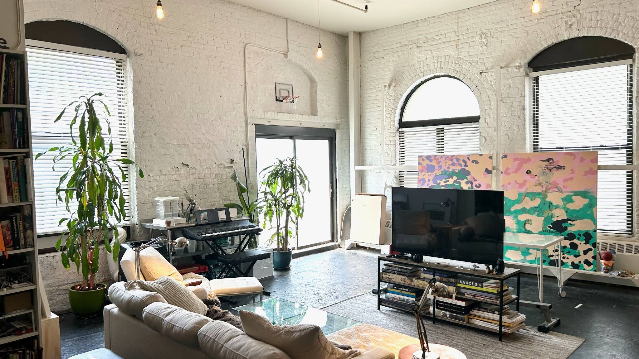 FEATURES Large open living space w 14 ft ceilings and sleeping loft Open kitchen with stainless steel appliances Renovated tiled bathroom with walk in shower Polished concrete floors Oversized arched ...