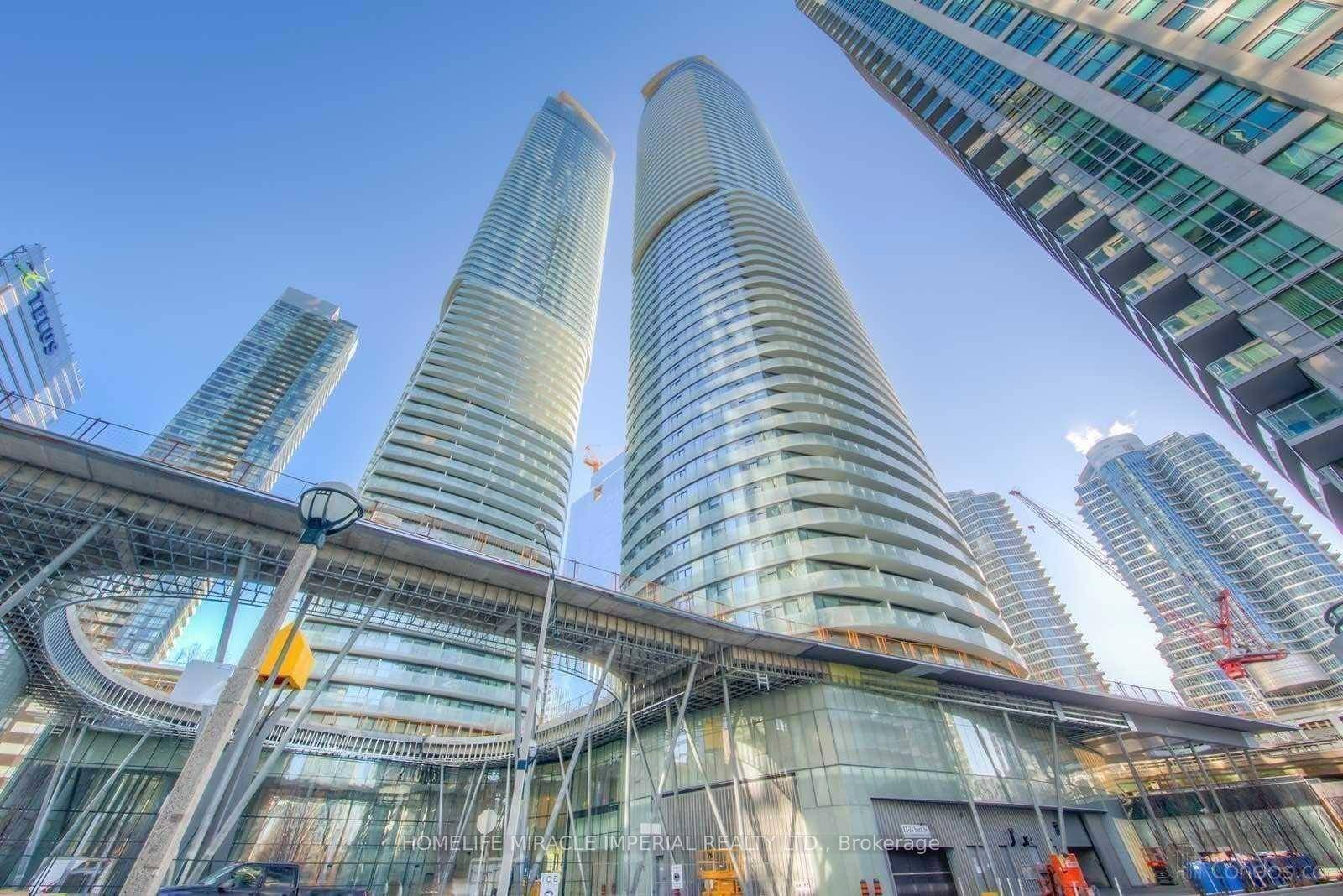 Spectacular Furnished 1 Bedroom Den In The Financial Core With A View !
