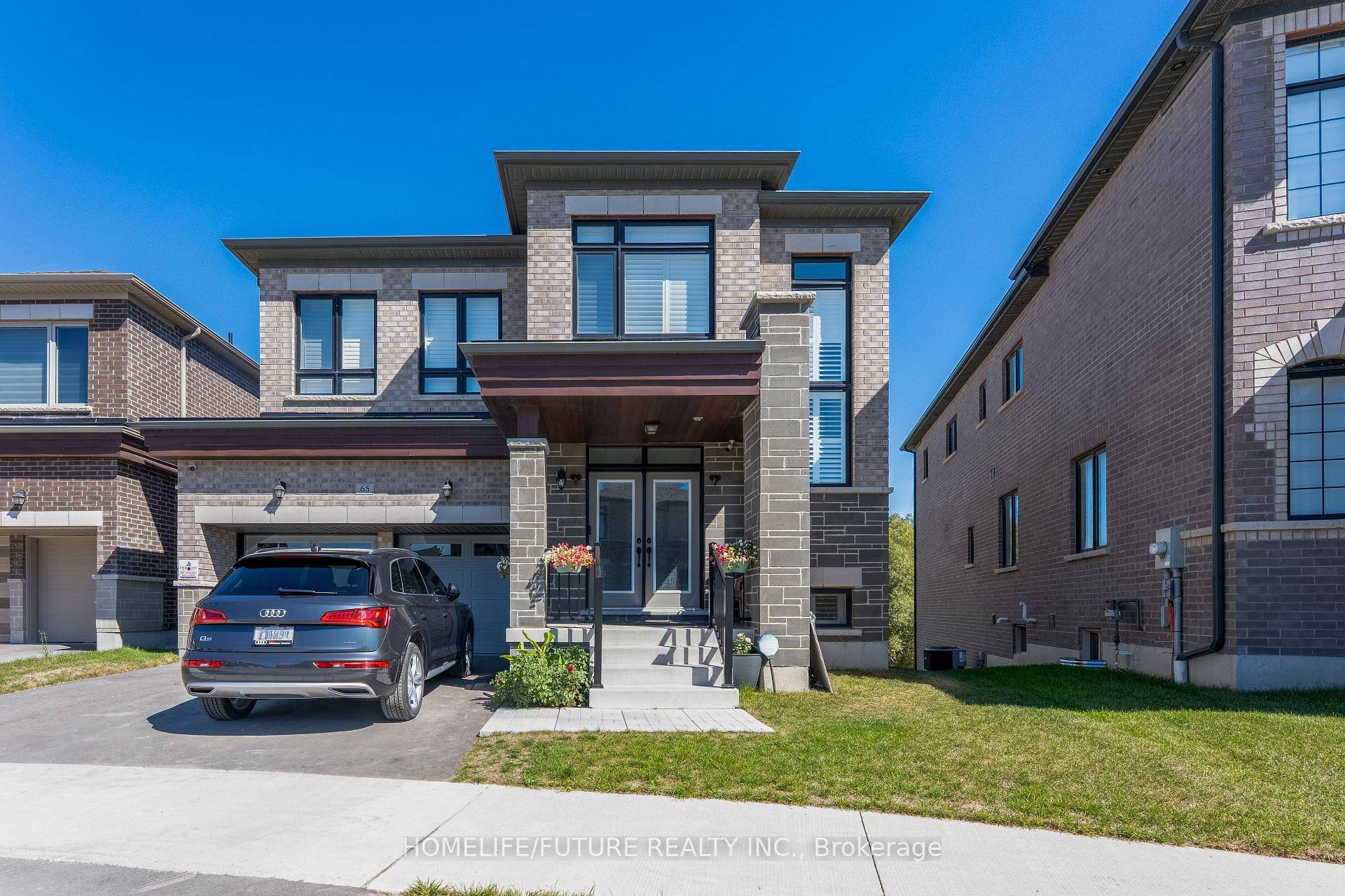 Bright amp ; Modern Walkout Basement with 9 10 Ft Ceilings, Separate Entrance, and Private Ensuite Laundry.