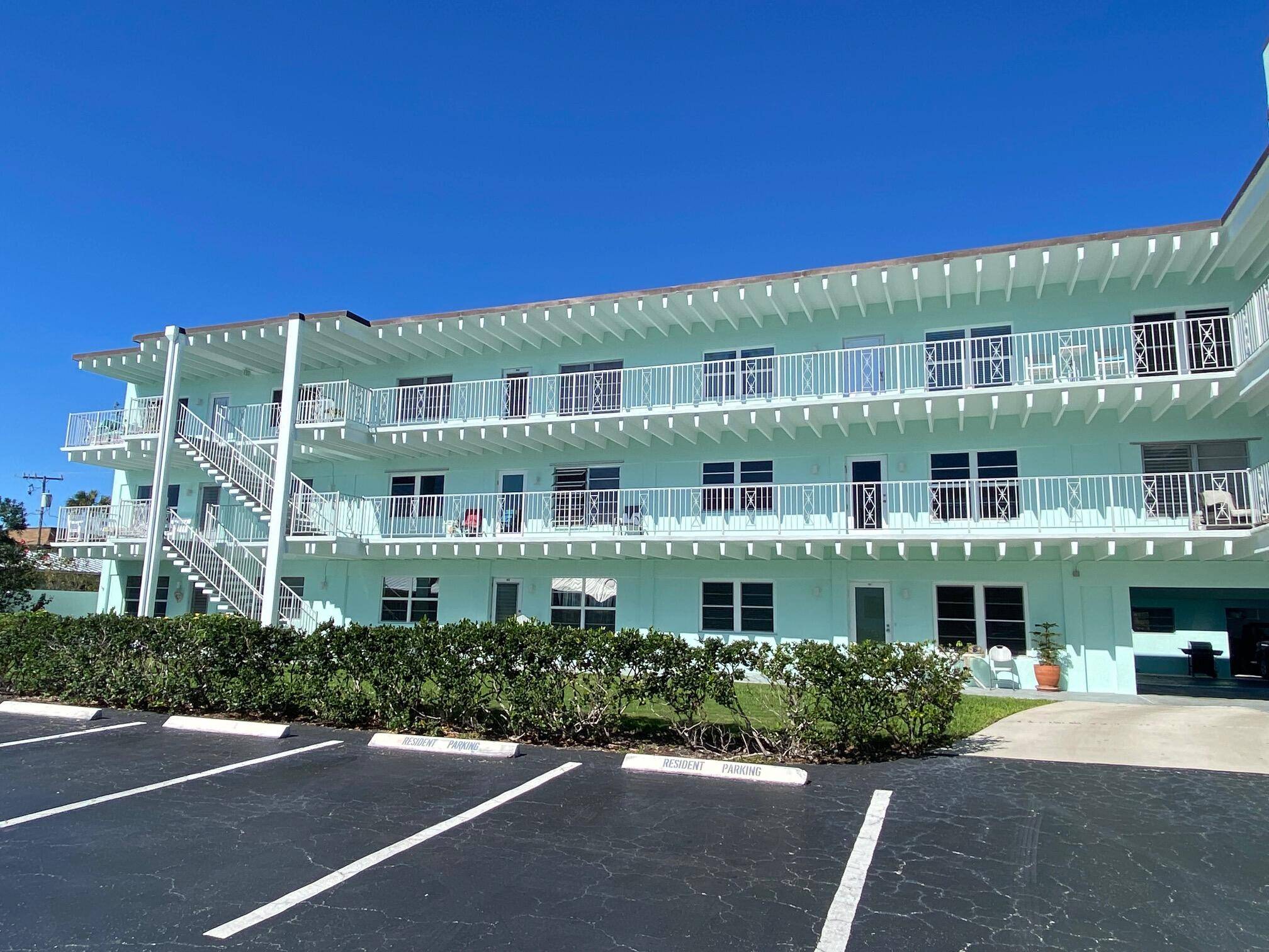 Boutique, mid century modern building located directly on the Intracoastal !