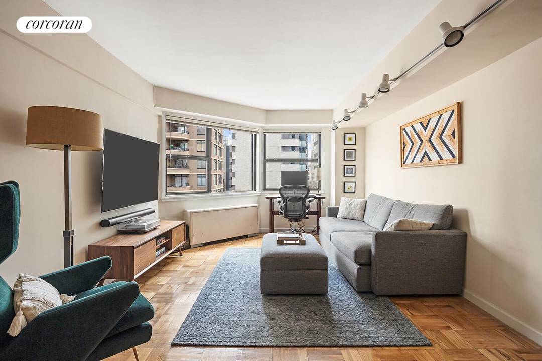 Welcome to Apartment 16E at 345 East 69th Street, a stunning high floor, spacious and renovated one bedroom in a full service co op building with incredible North and East ...