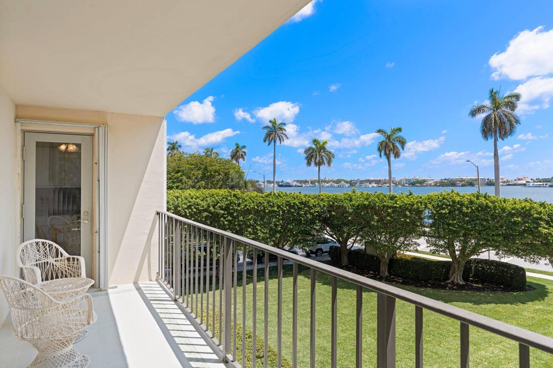 Waterfront 3BR 2BA at Rapallo South with direct Intracoastal views.
