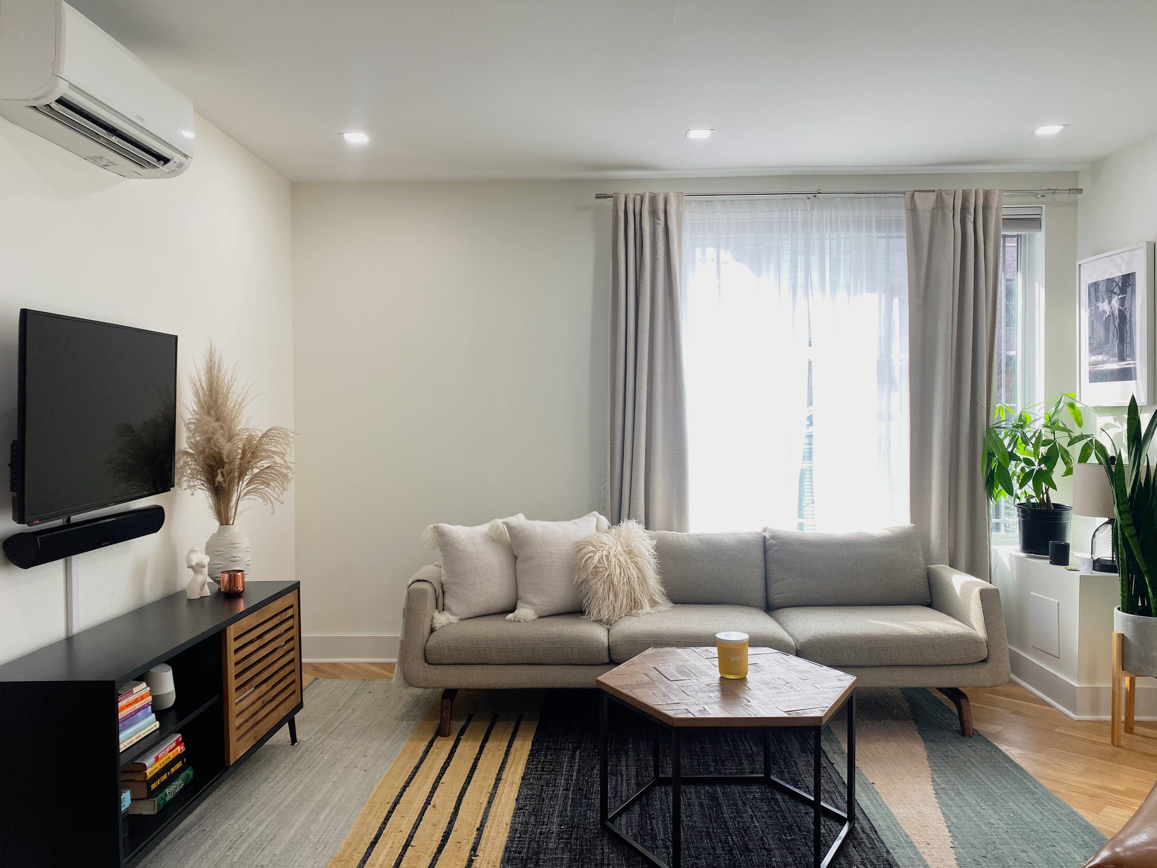 Gorgeous one bedroom, one bathroom apartment with private backyard on Brooklyn's vibrant Lafayette Avenue.