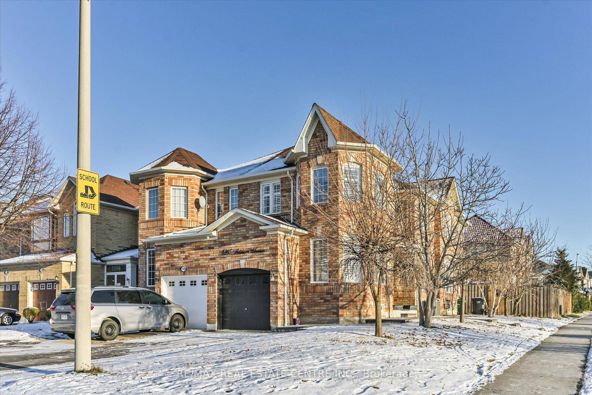 Beautiful Corner Semi detached 4 plus 1 Bedroom with finished Basement can be used as inlaw suite in Heartland.