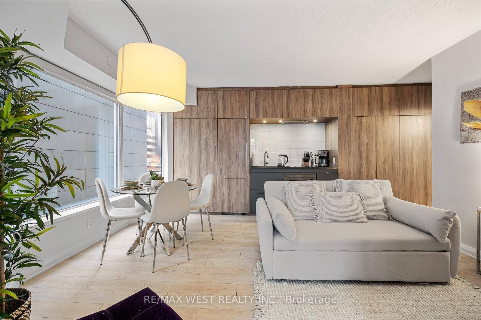 Prestigious New Residences Of Yorkville Plaza !