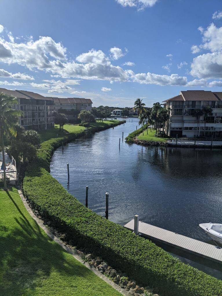 Escape to paradise and sunshine this winter in this waterfront 2 bedroom, 2 bath condo and enjoy your morning coffee on your 4th floor balcony with views of the intracoastal ...