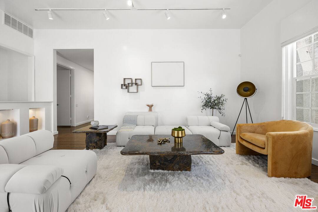 245 N Wetherly Dr 3BR Beverly Grove La