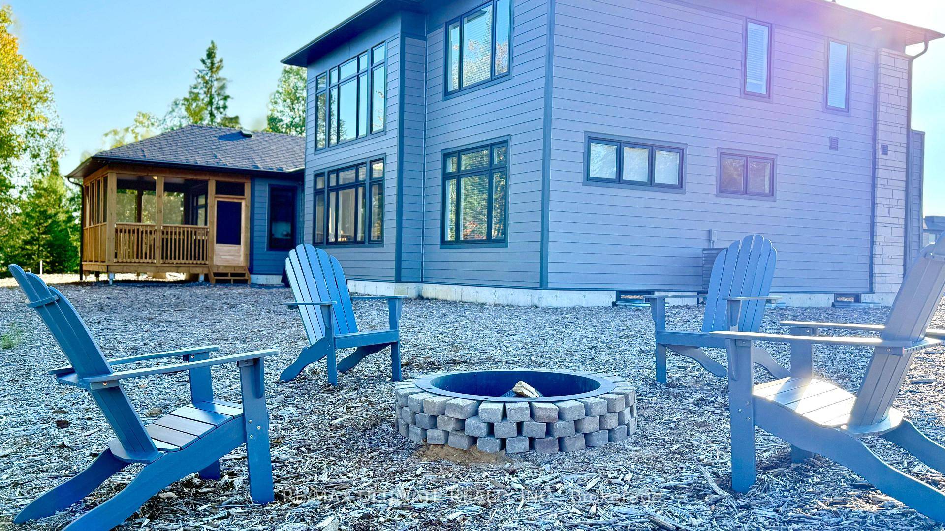 Fully Furnished Short Term, Month to Month Lease.