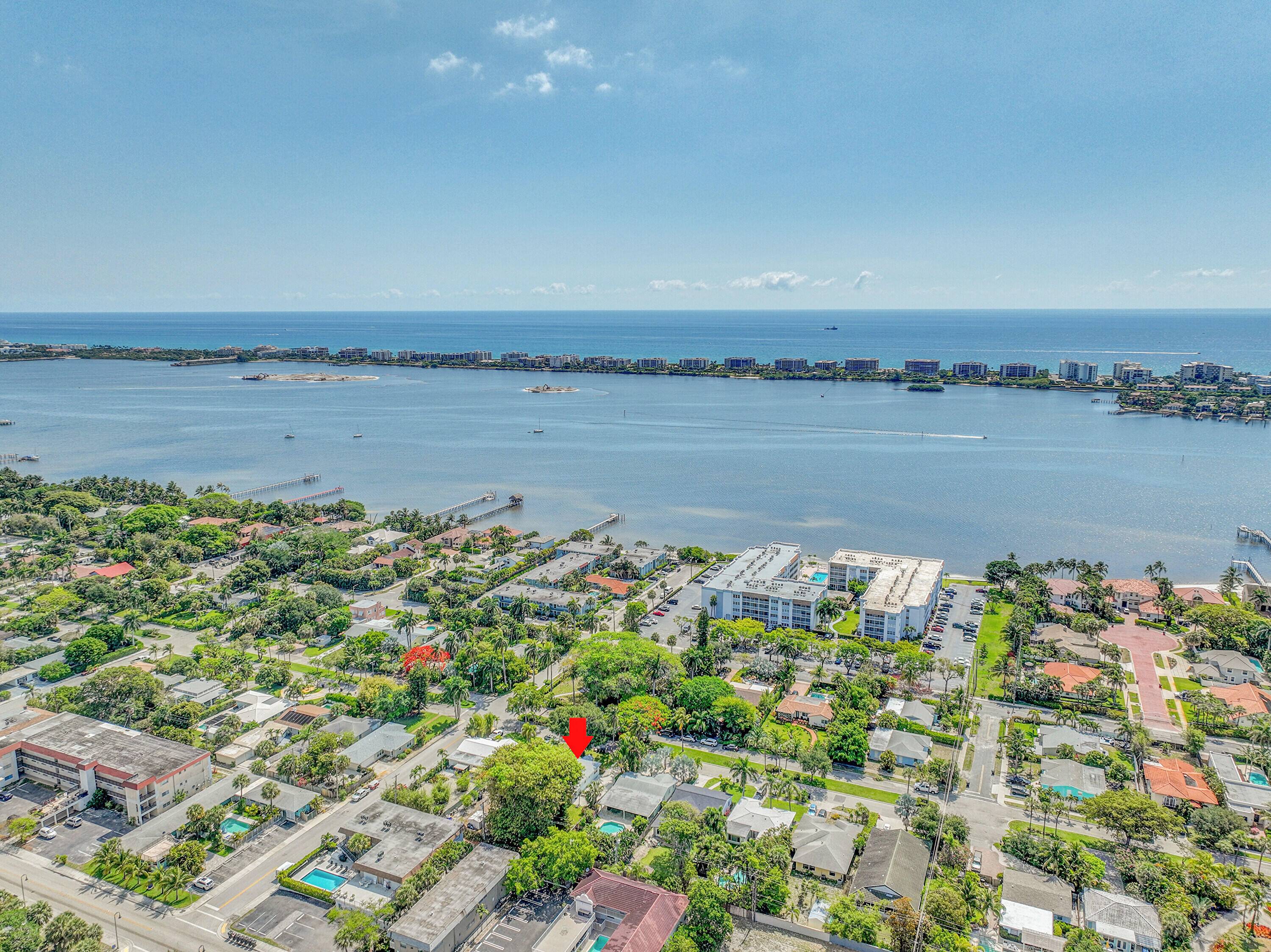 ABSOLUTELY GORGEOUS 2024 RENOVATED SINGLE FAMILY HOME PRESTIGIOUS HISTORIC DISTRICT OF LAKE WORTH BEACH BIKE WALK TO BEACH INTRACOASTAL NO HOA FEES OVERSIZED LOT Bright Open Floor Plan LED Recessed ...