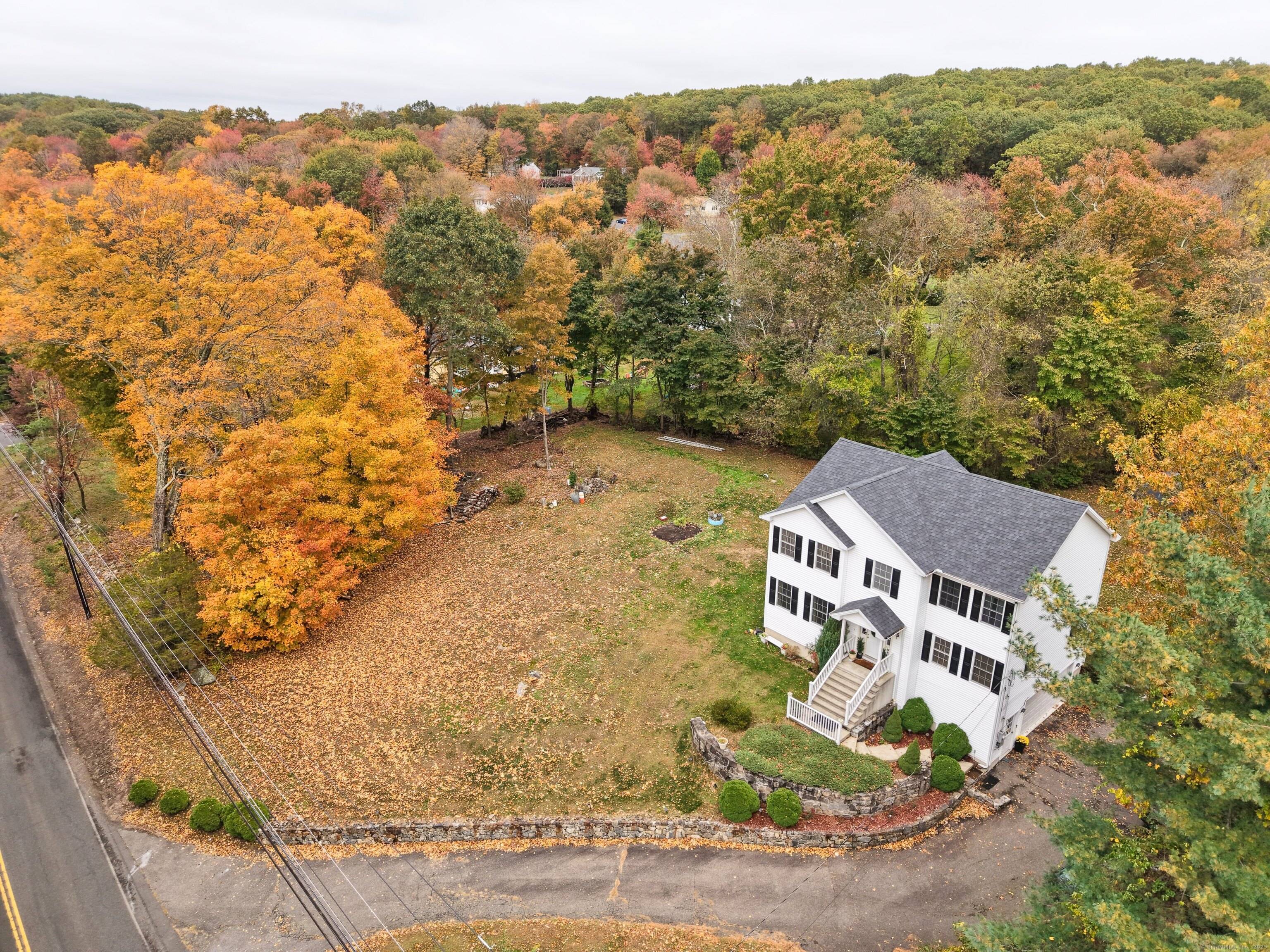 Welcome to this beautifully maintained 3 bedroom, 2.