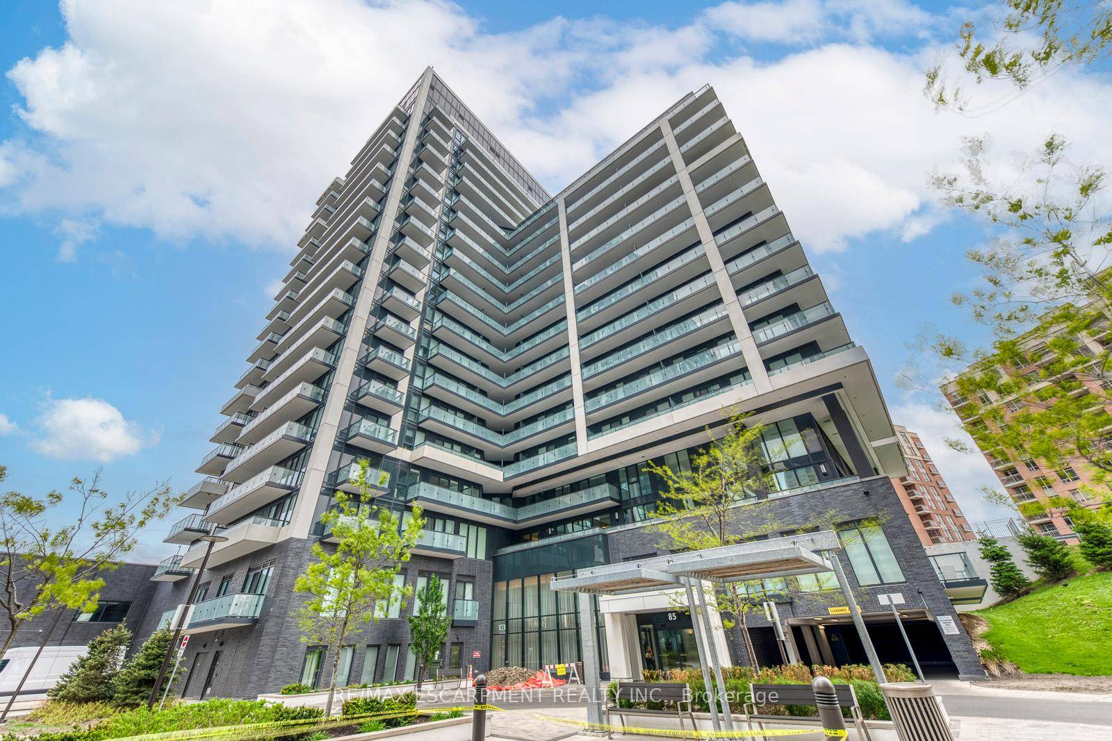 Welcome to Yonge Parc by Pemberton where luxury meets convenience in the heart of Richmond Hills most sought after community.