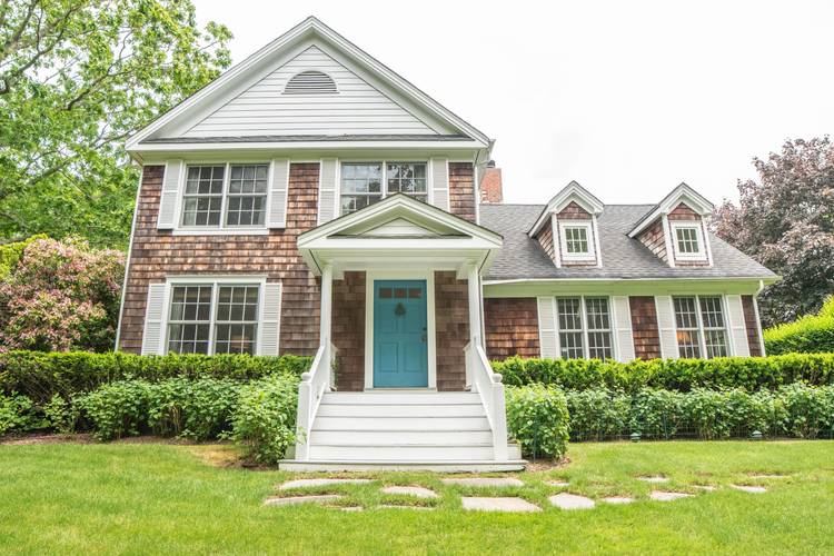 Beautiful Water Mill Living!