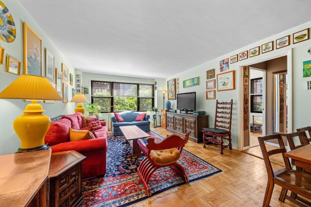 This spacious two bedroom, corner residence offers south and west exposures and unbelievably low maintenance in the heart of Lenox Hill.