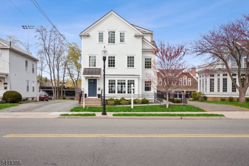 113 Washington Street presents a rare opportunity to own a fully reimagined, mixed use luxury property in the heart of Downtown Morristown.