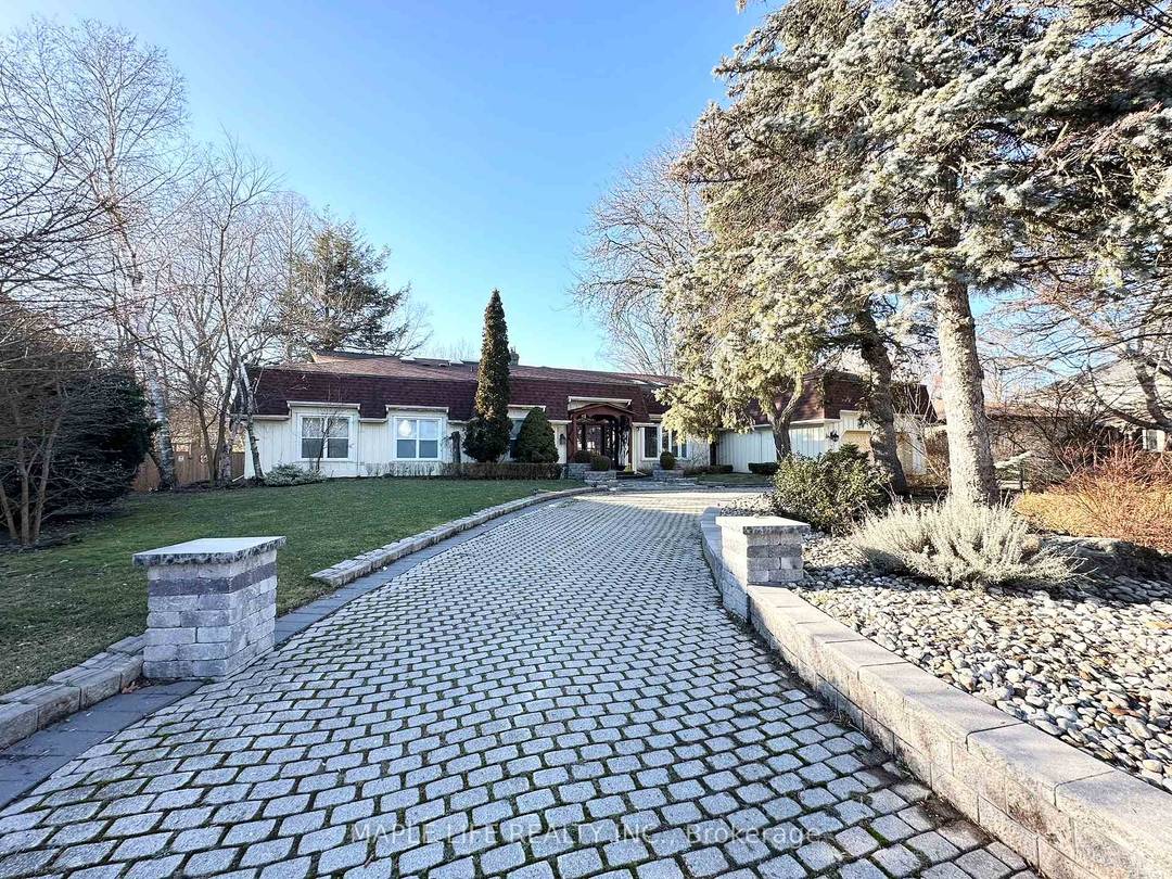 Rarely Offered Exquisite Private Home in the Heart of Toronto !