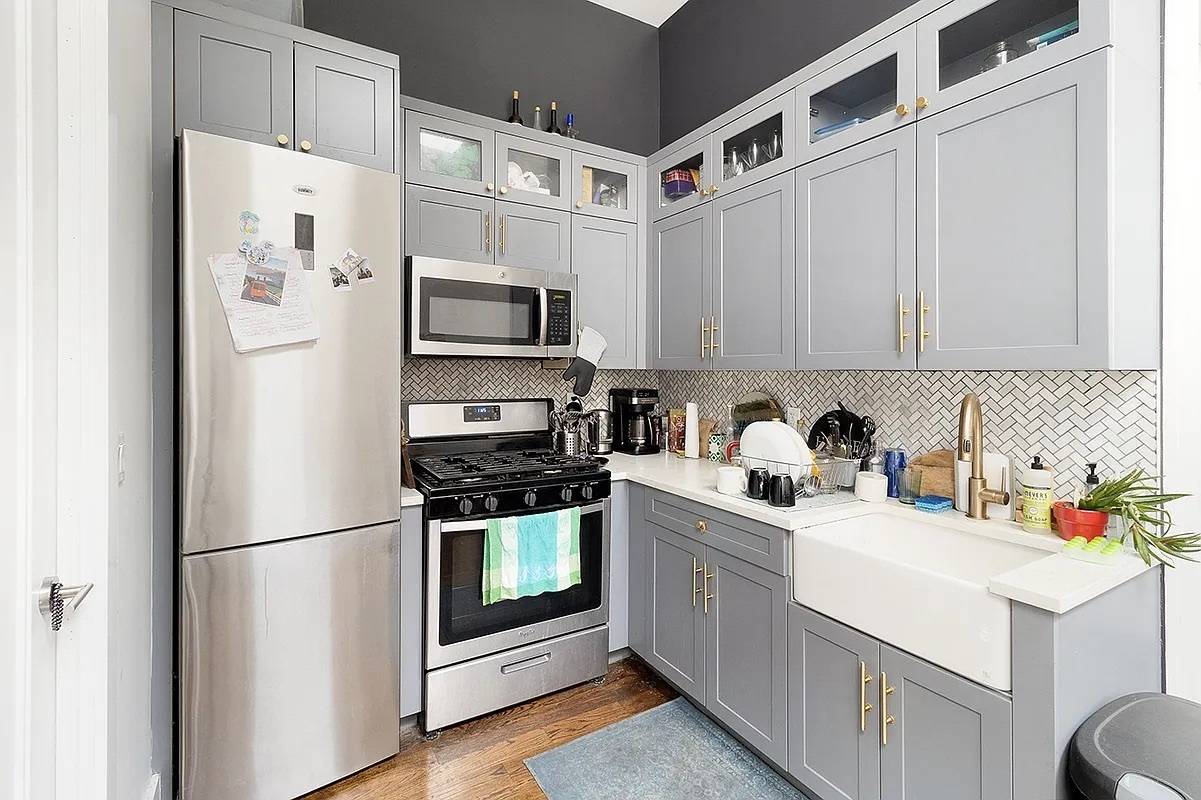 This 3 bed 1. 5 bath has everything you need a sleek kitchen with stainless steel appliances, queen size bedrooms, modern finishes, and split A C throughout.
