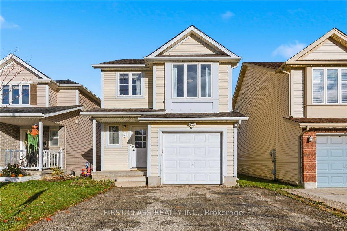 Rare find ! Welcome to this beautiful 4 bedroom family home in the highly desirable Eastbridge neighbourhood.