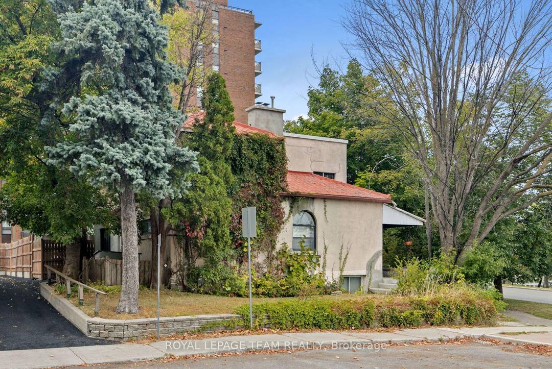 A distinguished duplex with a white stucco fac ade and red tiled roof, this residence reflects the refined elegance of Spanish inspired Georgian architecture.