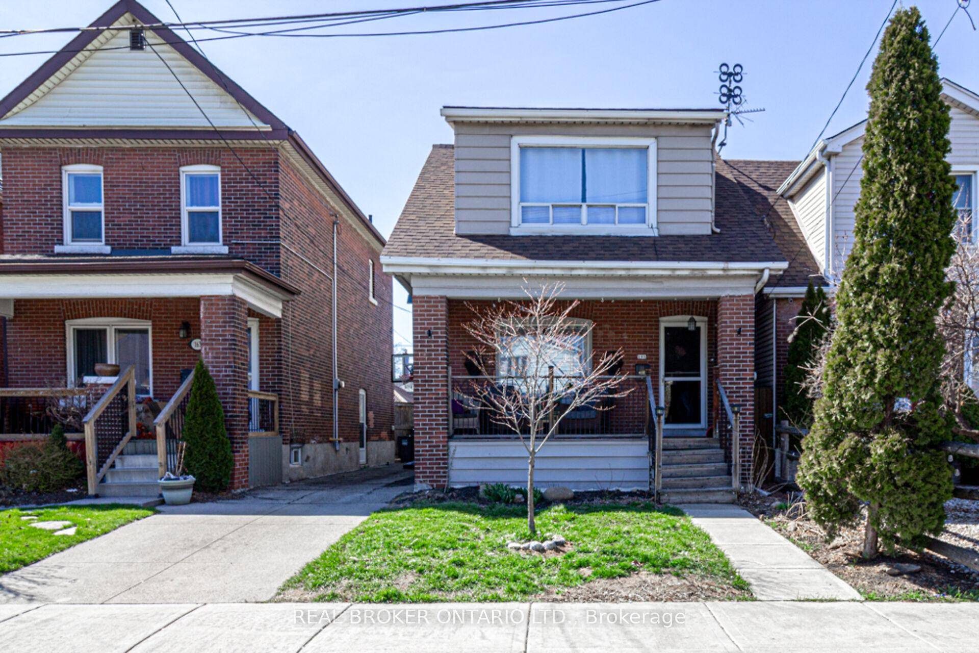 This charming detached home is located right in the heart of a vibrant and evolving neighbourhood.
