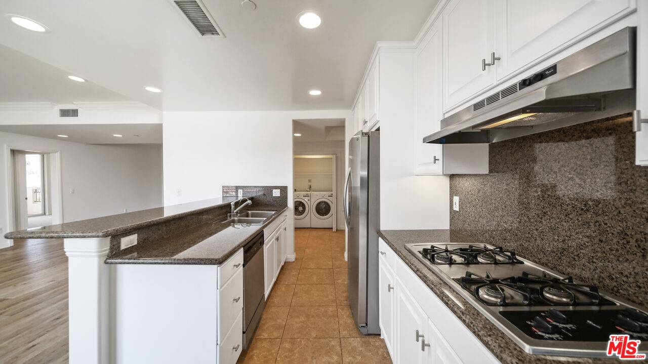 9401 Alcott ST 3BR Beverlywood La