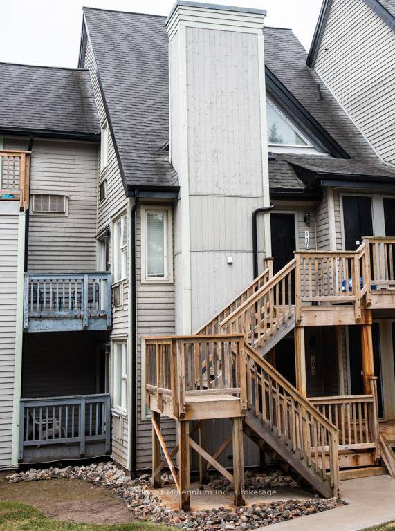 This TURN KEY fully furnished chalet loft suite currently enrolled in the Vacasa Casago rental program to generate rental income when not in use, it's a win win !