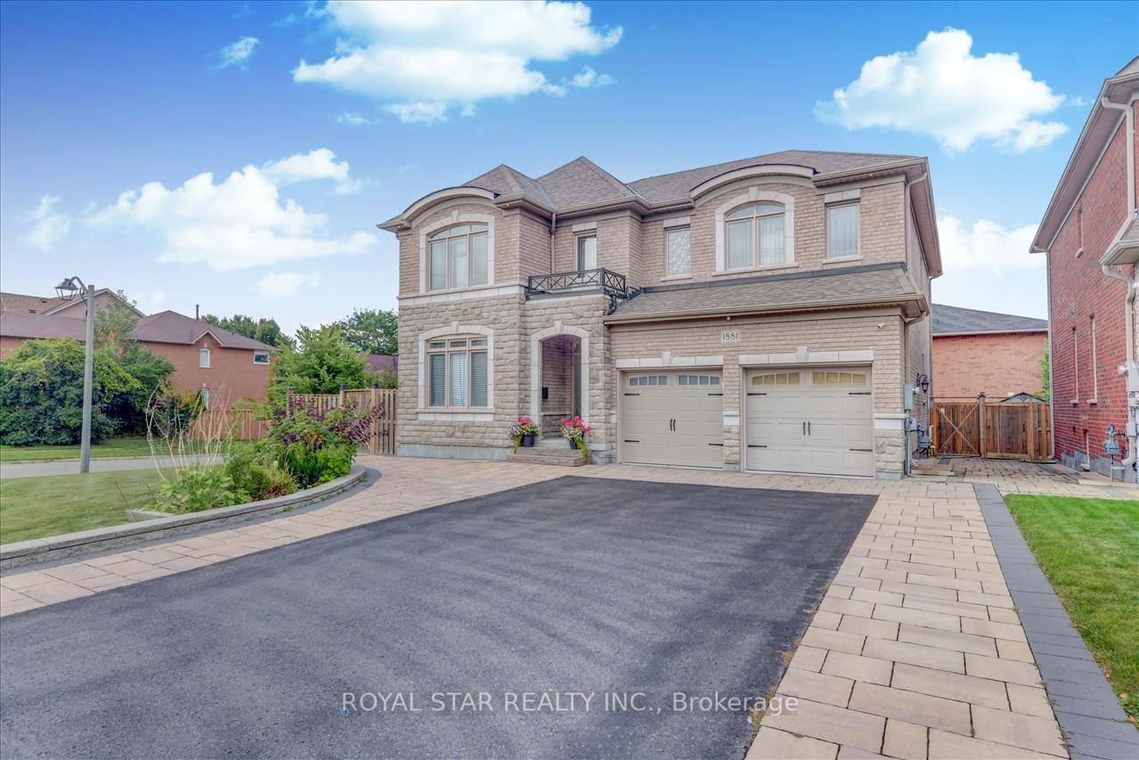 Welcome to this magnificent custom build Home close to 4400 Sq.