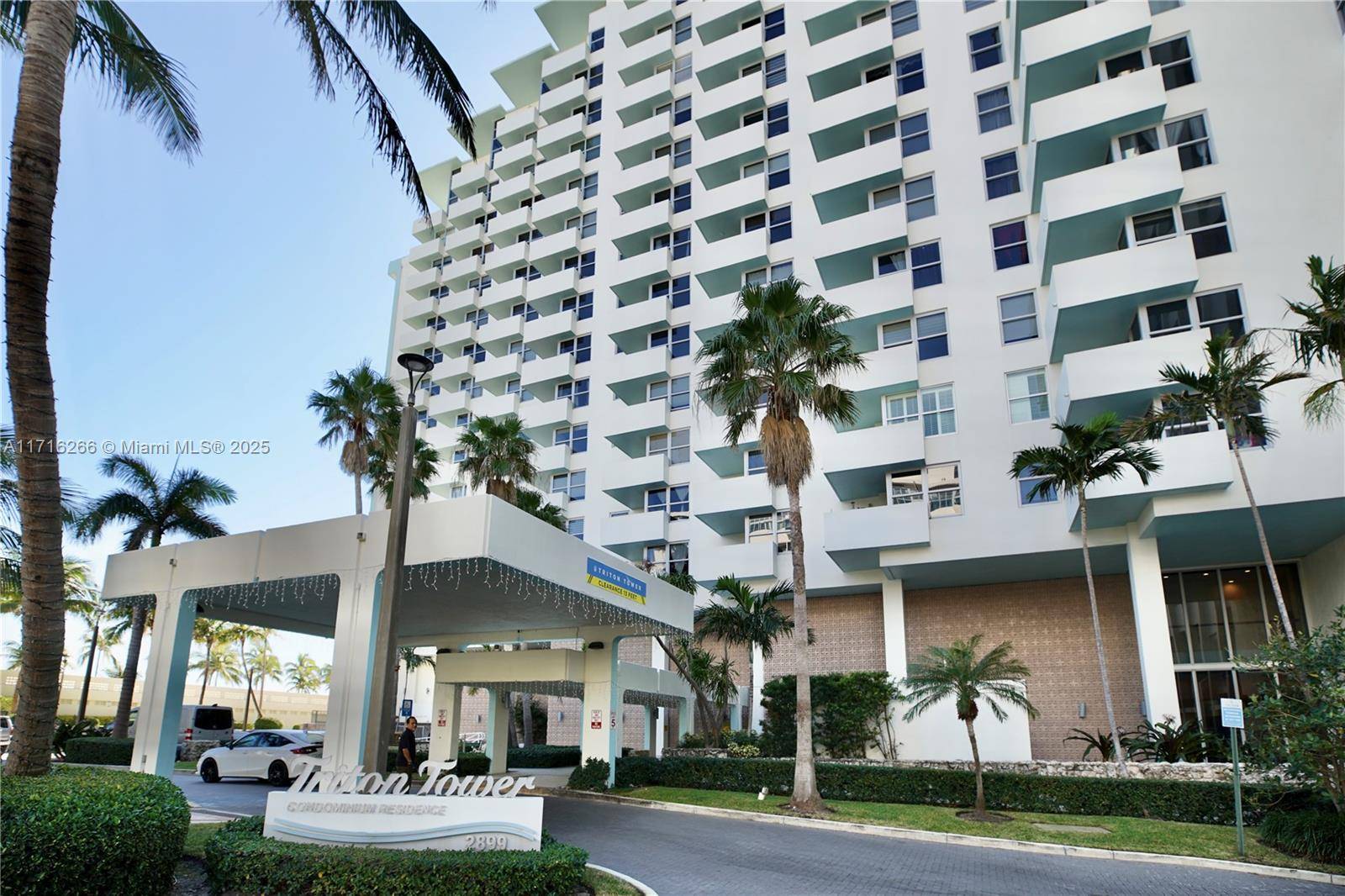 Beautiful oceanfront building with a prime location in Miami Beach next to the Edition Hotel, Triton Tower has direct access to the beach and an amazing boardwalk, also has a ...